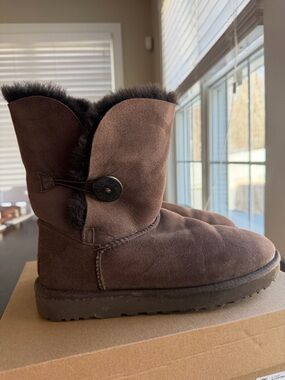 UGG Bailey Button in brown suede size 10